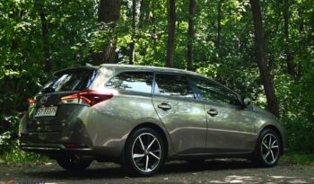Toyota Auris full
