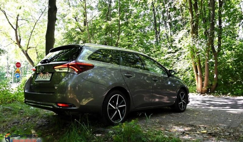 Toyota Auris full