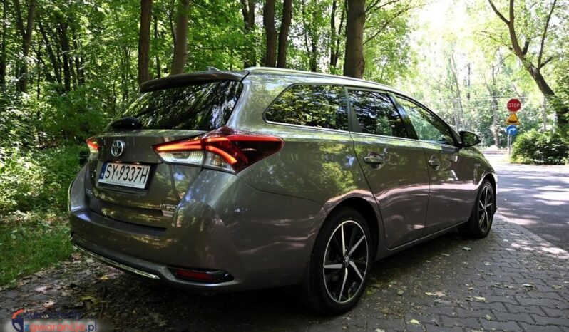 Toyota Auris full