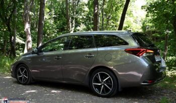 Toyota Auris full