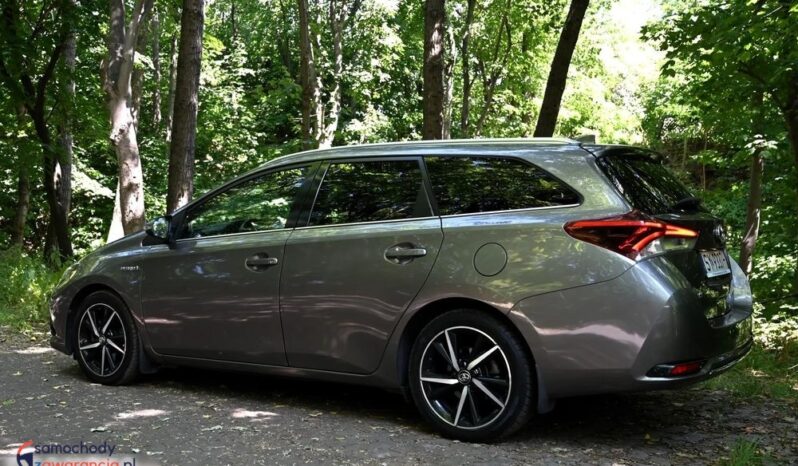 Toyota Auris full