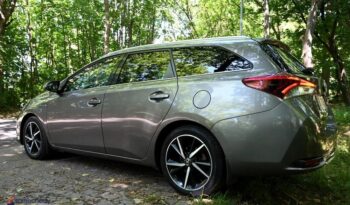 Toyota Auris full
