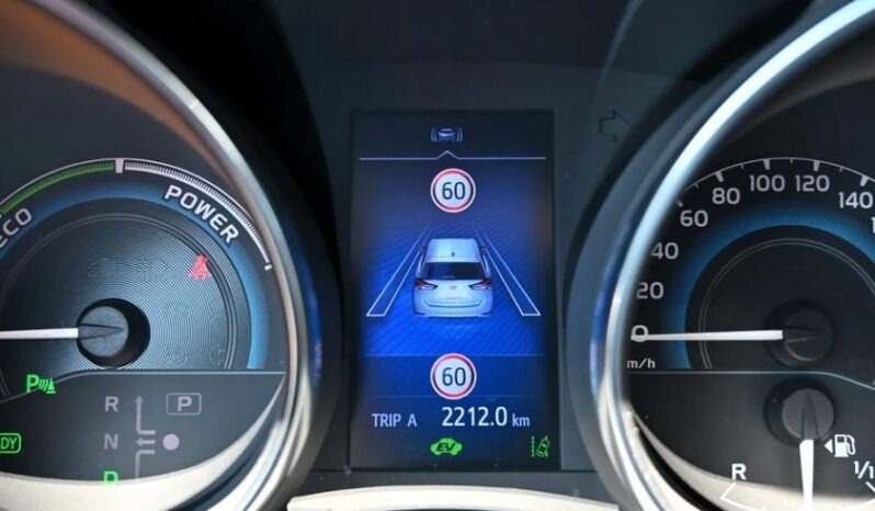Toyota Auris full