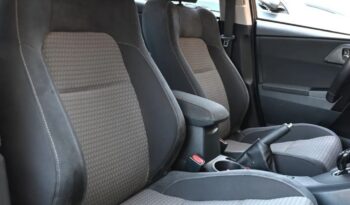 Toyota Auris full