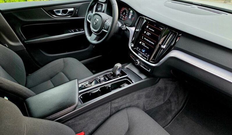 Volvo V60 D4 Momentum Pro full