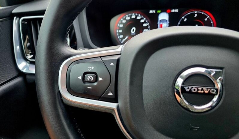 Volvo V60 D4 Momentum Pro full