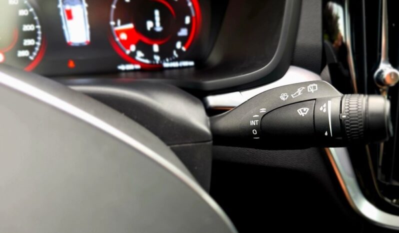 Volvo V60 D4 Momentum Pro full