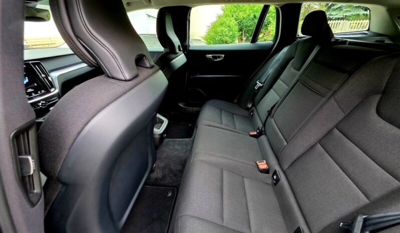 Volvo V60 D4 Momentum Pro full