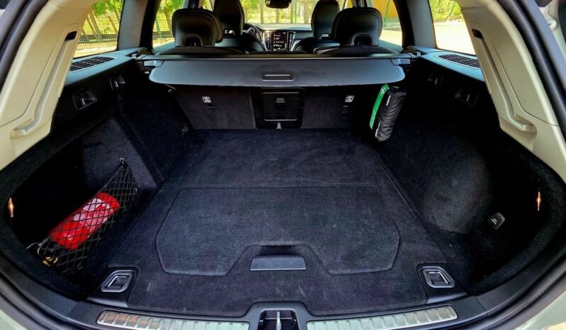 Volvo V60 D4 Momentum Pro full