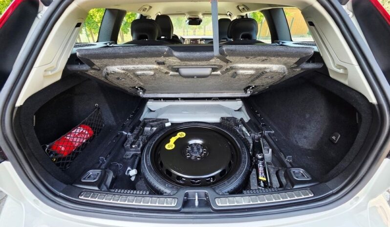 Volvo V60 D4 Momentum Pro full