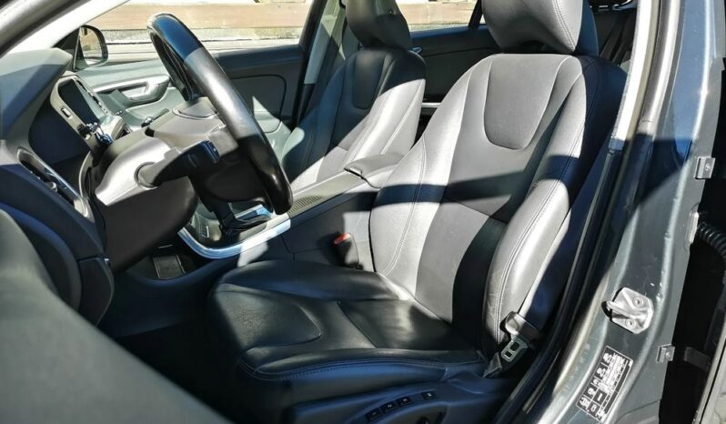Volvo V60 D6 AWD Plug-in Hybrid Summum full