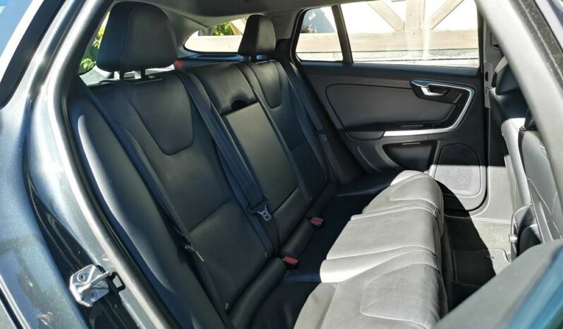 Volvo V60 D6 AWD Plug-in Hybrid Summum full