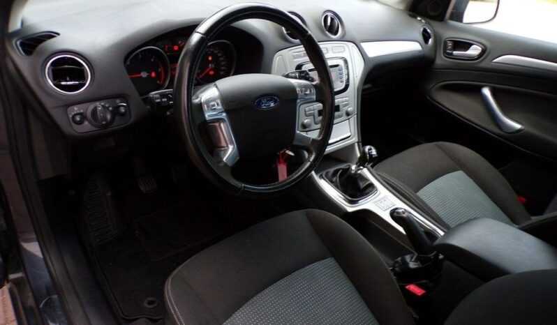 Ford Mondeo full