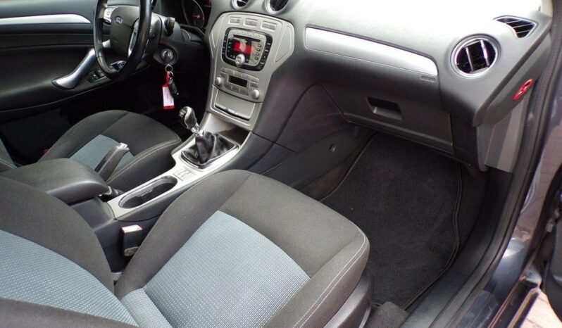 Ford Mondeo full