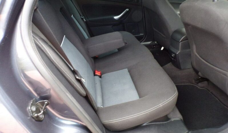 Ford Mondeo full