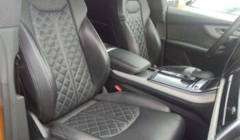 Audi Q8 full