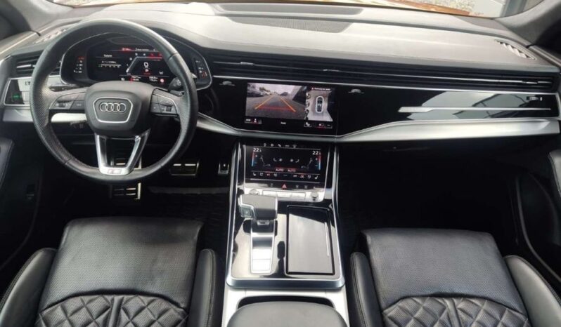 Audi Q8 full