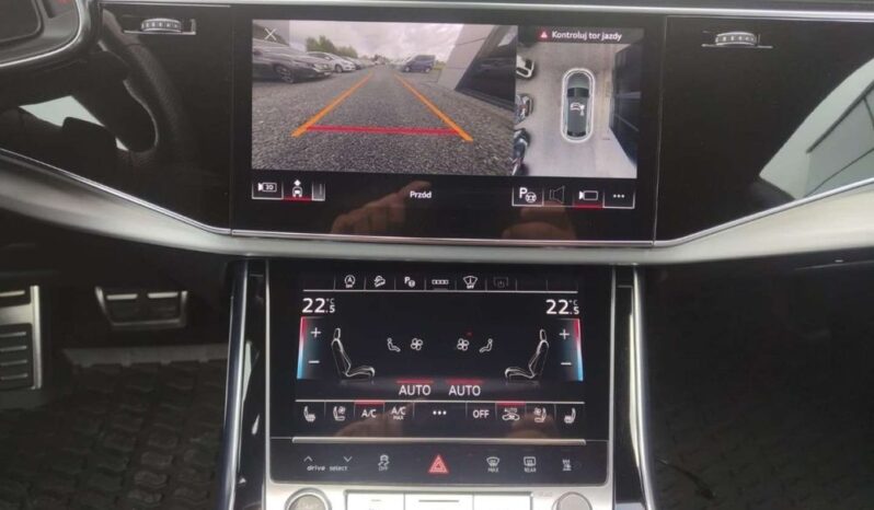 Audi Q8 full