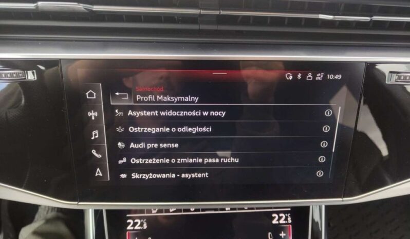 Audi Q8 full