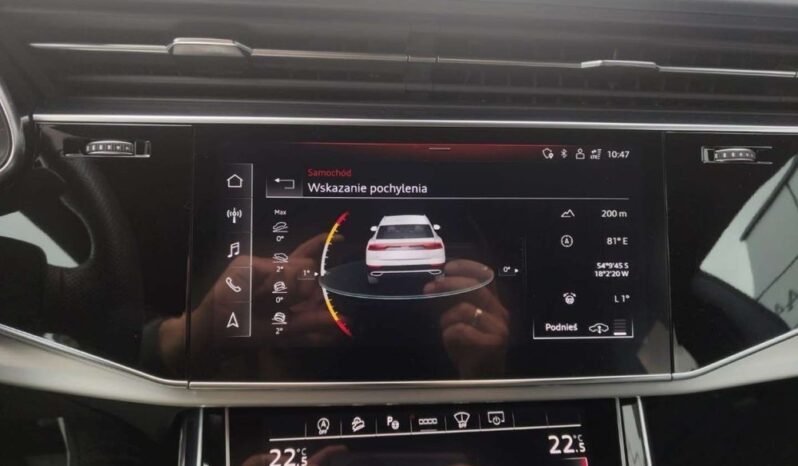 Audi Q8 full