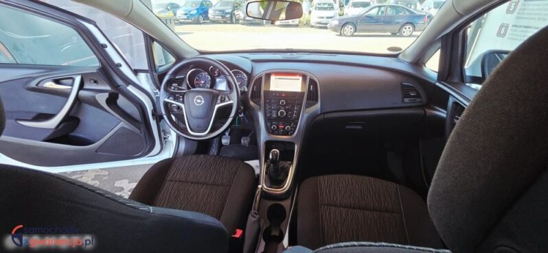 Opel Astra 1.6 Sports Tourer Design Edition full