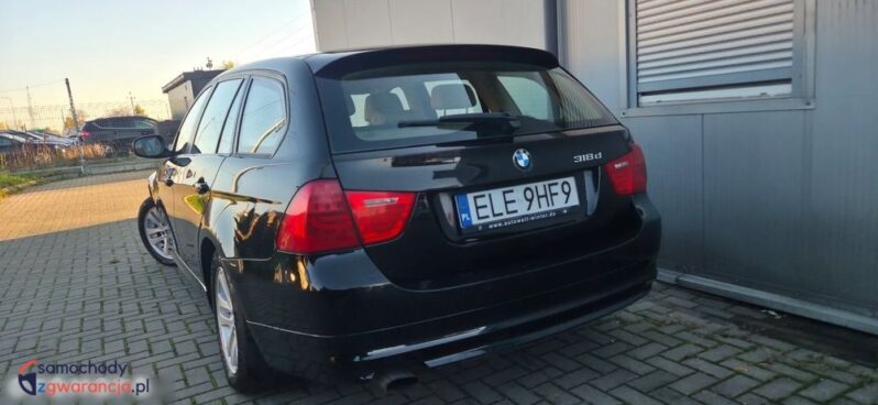 BMW Seria 3 318d DPF Touring full