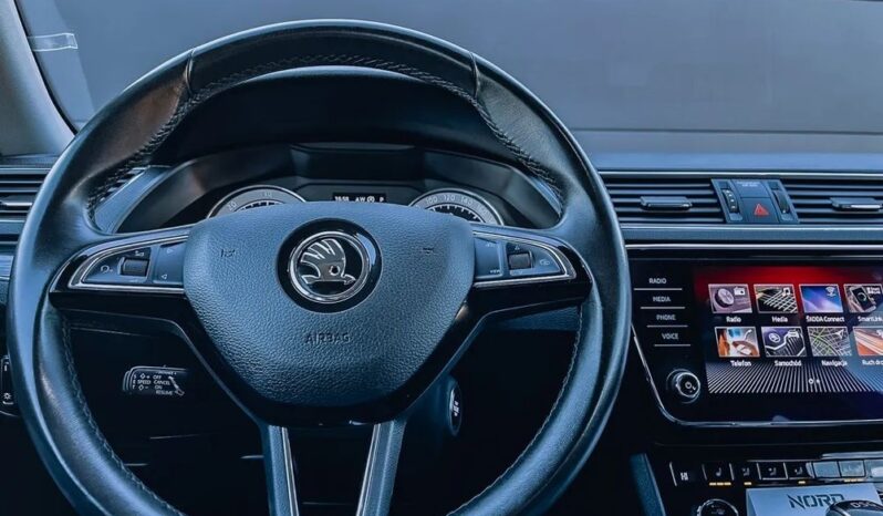 Skoda Superb Combi 2.0 TDI DSG Style full