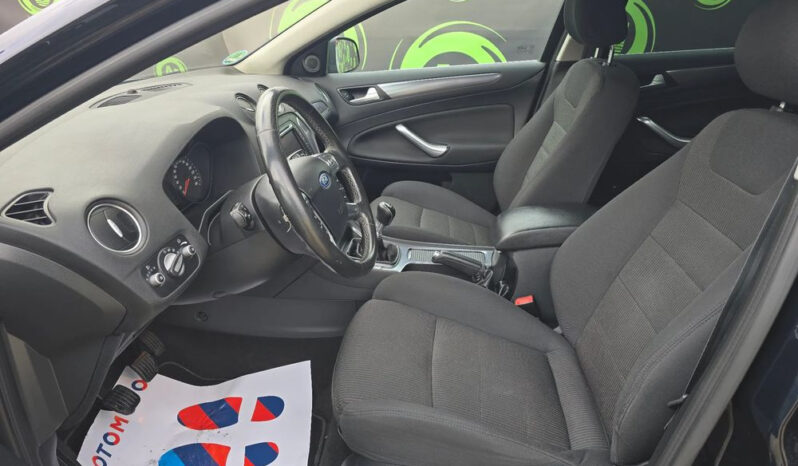 Ford Mondeo full