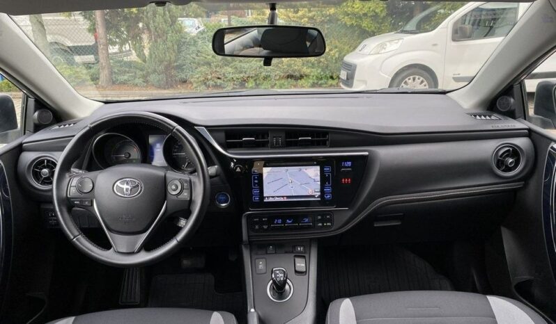 Toyota Auris full