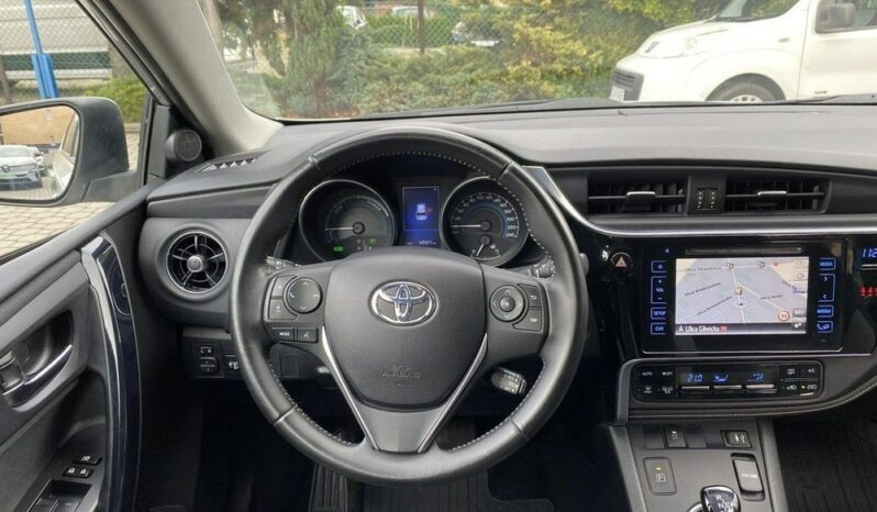 Toyota Auris full