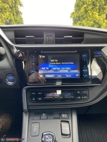Toyota Auris full