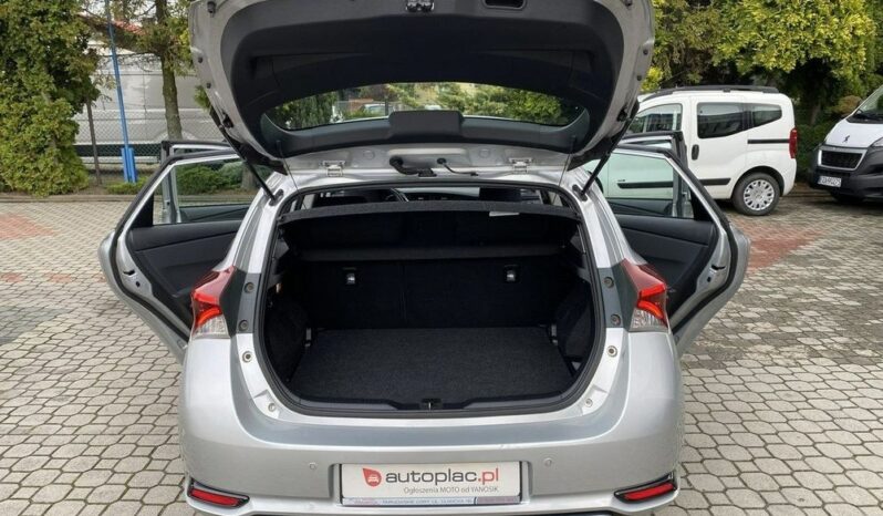 Toyota Auris full