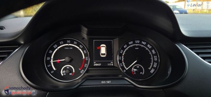 Skoda Octavia Combi 2.0 TDI DSG RS full