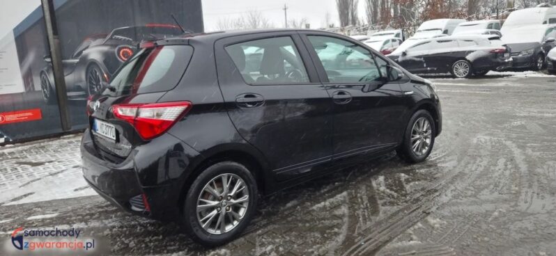 Toyota Yaris Hybrid 100 Terra full
