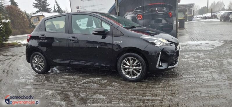 Toyota Yaris Hybrid 100 Terra full