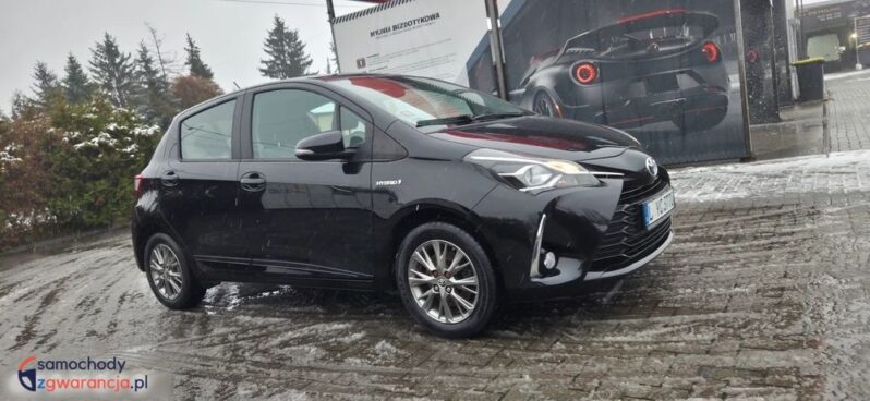 Toyota Yaris Hybrid 100 Terra full
