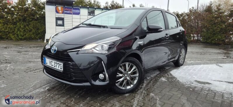 Toyota Yaris Hybrid 100 Terra full