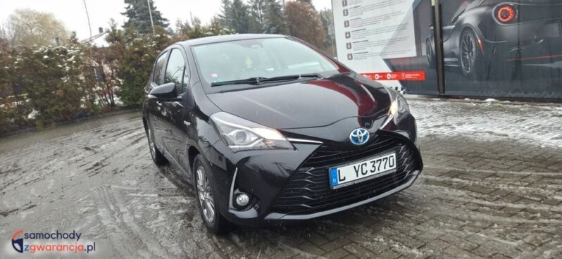 Toyota Yaris Hybrid 100 Terra full