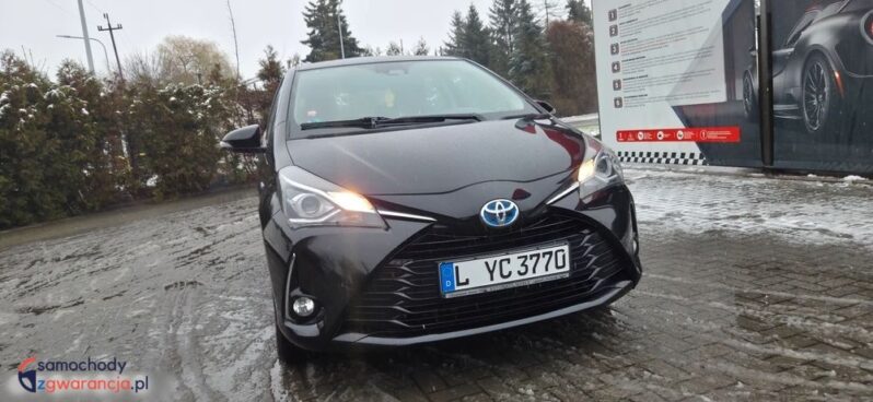 Toyota Yaris Hybrid 100 Terra full