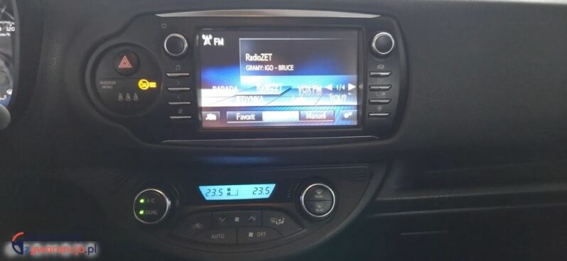 Toyota Yaris Hybrid 100 Terra full