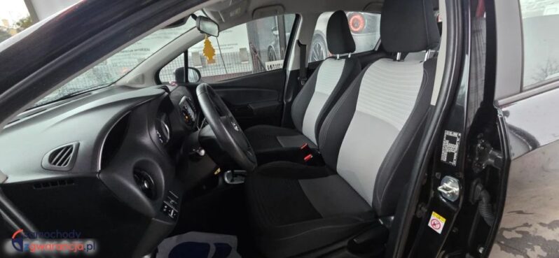 Toyota Yaris Hybrid 100 Terra full