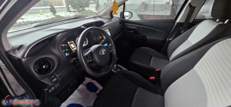 Toyota Yaris Hybrid 100 Terra full