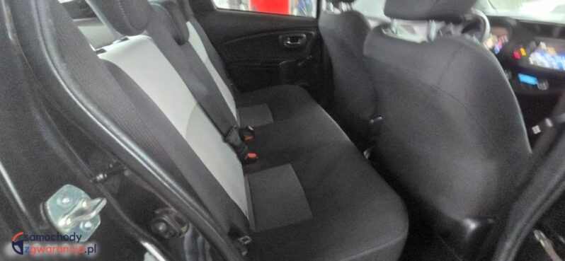Toyota Yaris Hybrid 100 Terra full