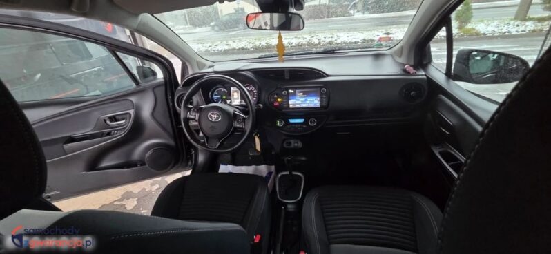 Toyota Yaris Hybrid 100 Terra full