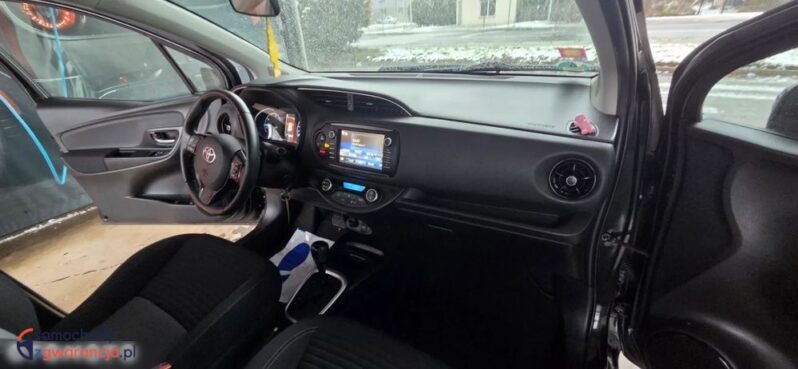 Toyota Yaris Hybrid 100 Terra full