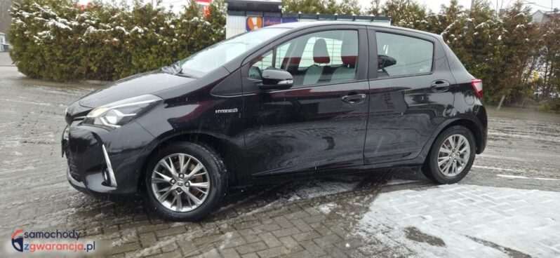 Toyota Yaris Hybrid 100 Terra full