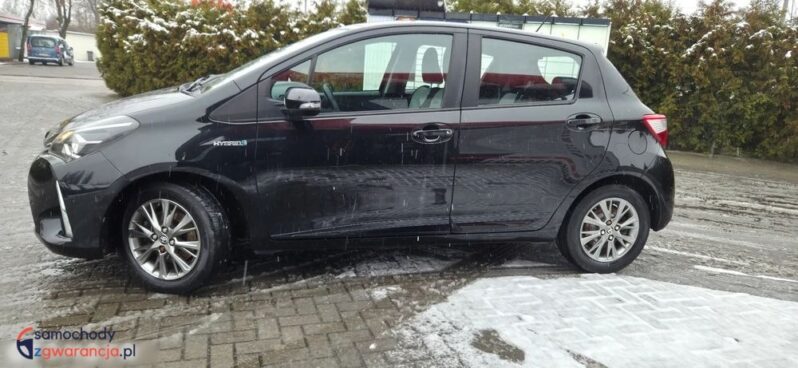 Toyota Yaris Hybrid 100 Terra full