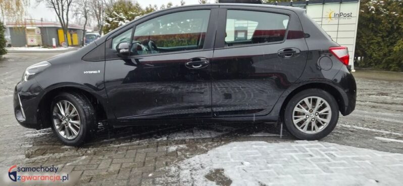 Toyota Yaris Hybrid 100 Terra full
