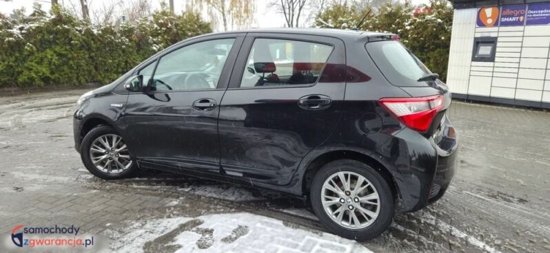 Toyota Yaris Hybrid 100 Terra full