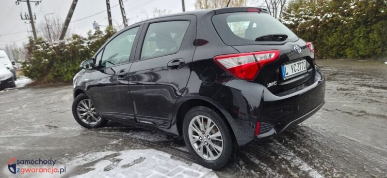Toyota Yaris Hybrid 100 Terra full
